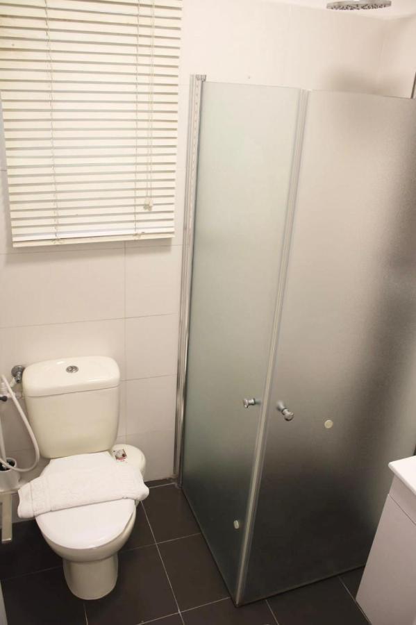 Zimmer Ba'Ir Kefar Sava Buitenkant foto