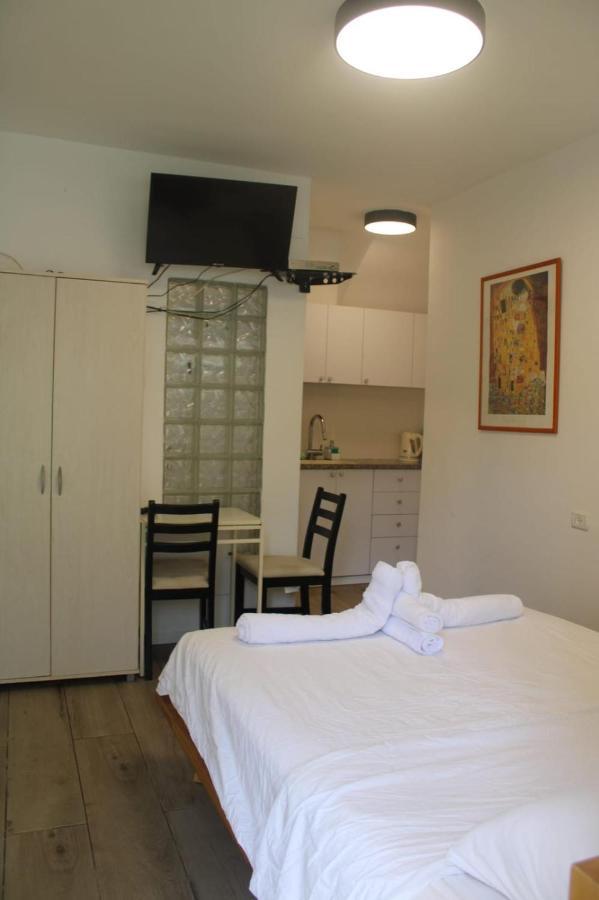 Zimmer Ba'Ir Kefar Sava Buitenkant foto