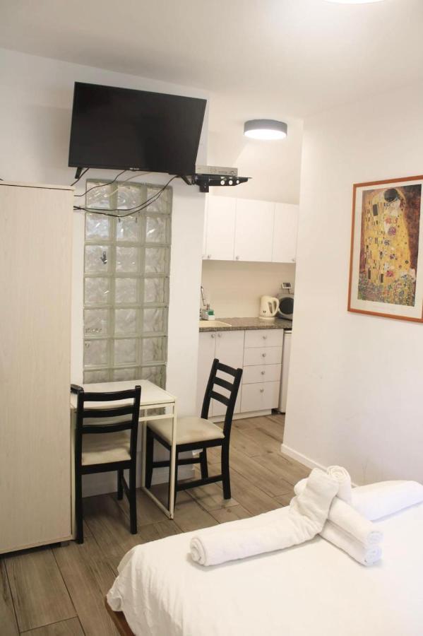 Zimmer Ba'Ir Kefar Sava Buitenkant foto