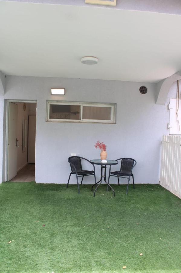 Zimmer Ba'Ir Kefar Sava Buitenkant foto