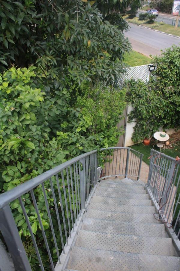Zimmer Ba'Ir Kefar Sava Buitenkant foto